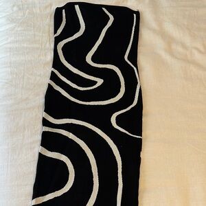 Stylish knit Black and White Midi Dress